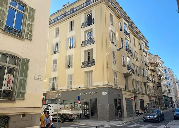 Lamartine- Heart Of Center- Modern And Design Flat *